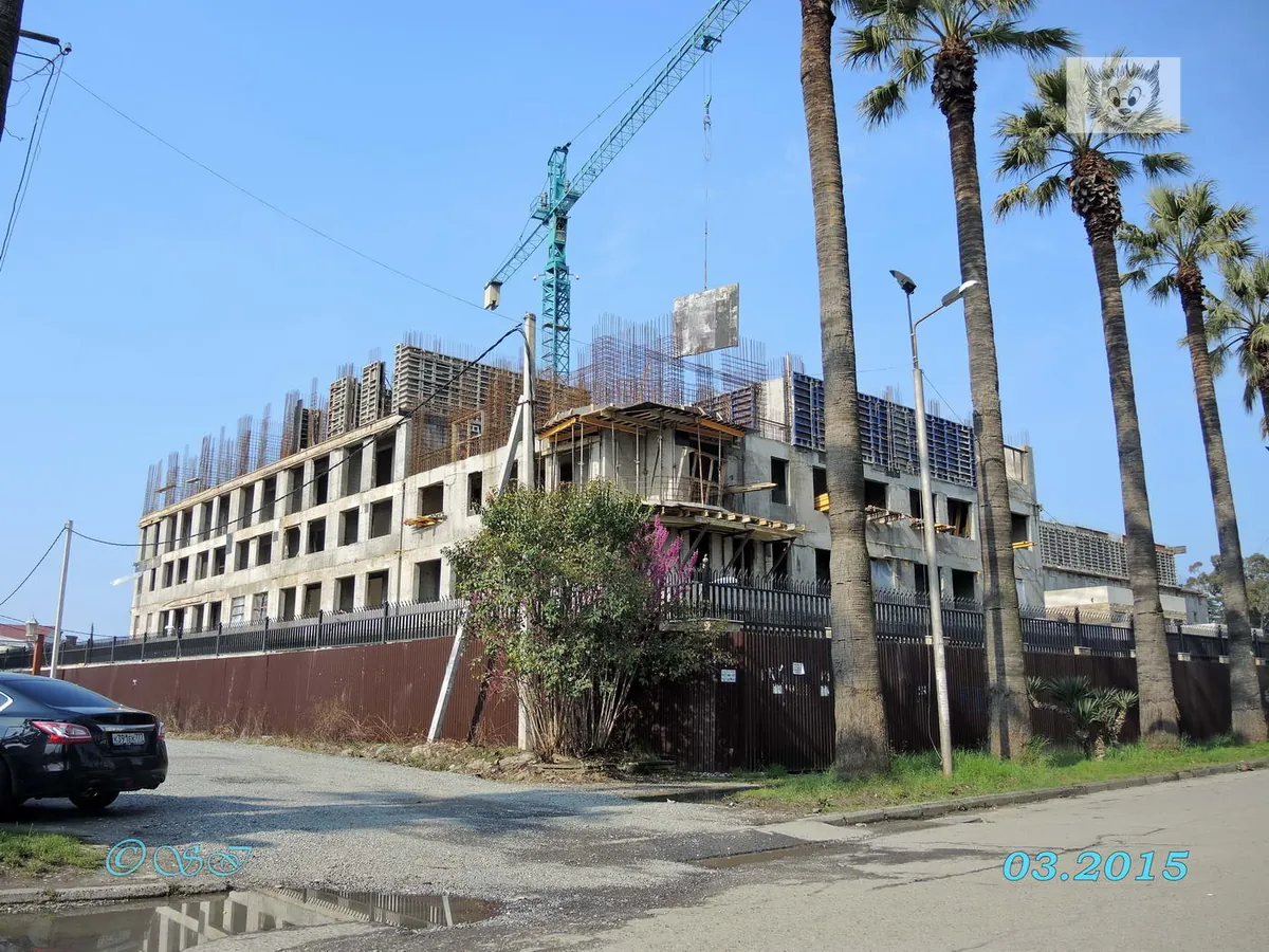 Obra civil con estructura de concreto en construcción